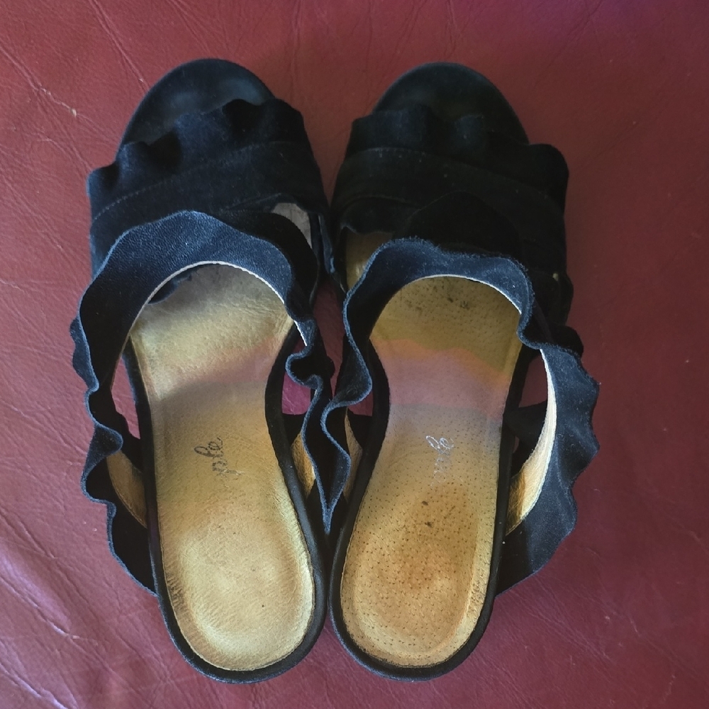 Free People: Ruffly & Strappy Suede Block Heel Sandals, Black, Women's 8 (38) - Picture 6 of 9